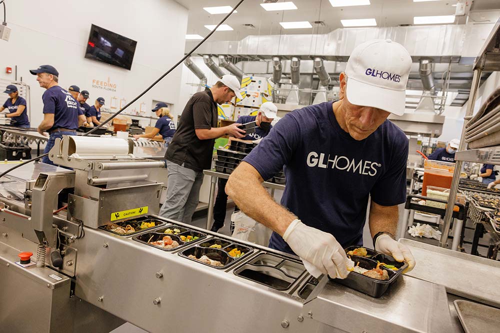 GL Homes packaged meals for Feeding South Florida.
