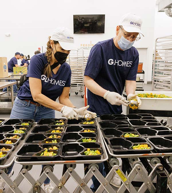 GL Homes packaged meals for Feeding South Florida.