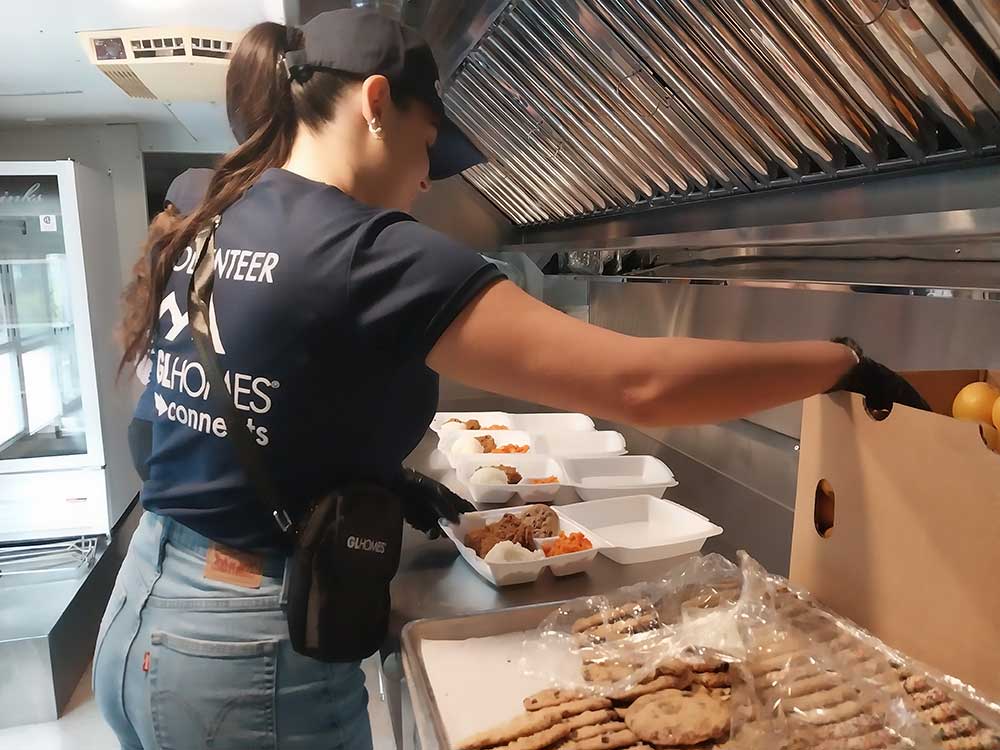 GL Homes volunteers to help The Lord's Place in Florida.