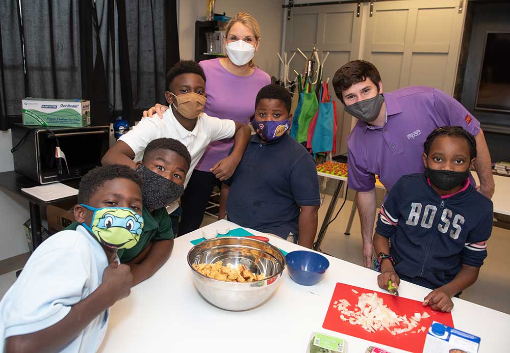 GL Homes helps Urban Youth Impact kids make Thanksgiving foods