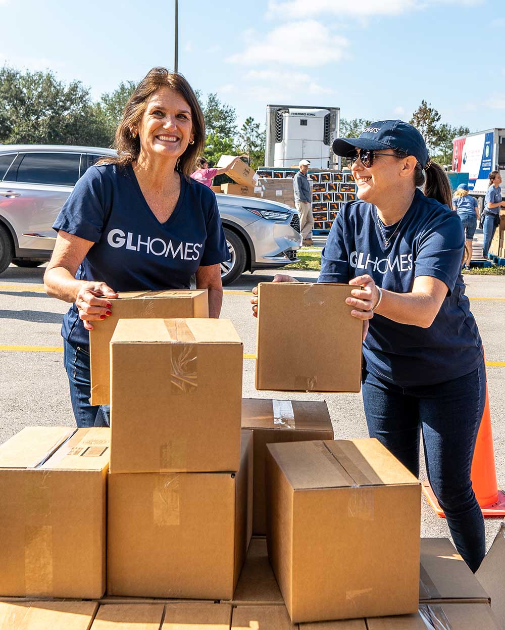 GL Homes helps St. Matthew's House Thanksgiving food distribution event.