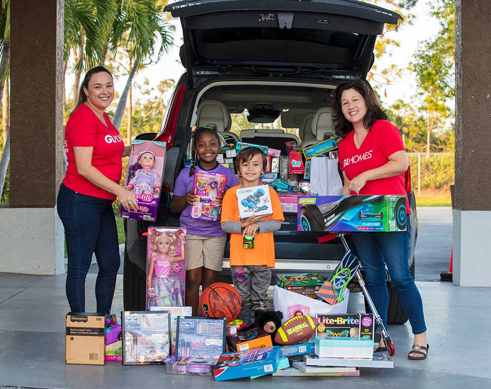 GL Homes helps at Boys & Girls Clubs of Lee County Holiday Gift Drive 2022.