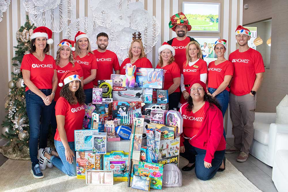 The GL Homes team volunteers to support Boys & Girls Club of Collier County in Florida during the holiday season.