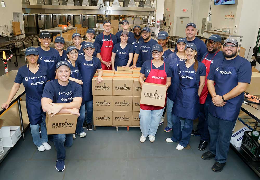 GL Homes volunteers helping Feeding South Florida in Boynton Beach.